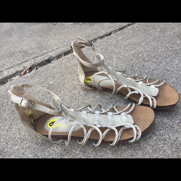 Women's Wanted Light Gold Gladiator Sandals 9M NEW - Picture 2 of 6